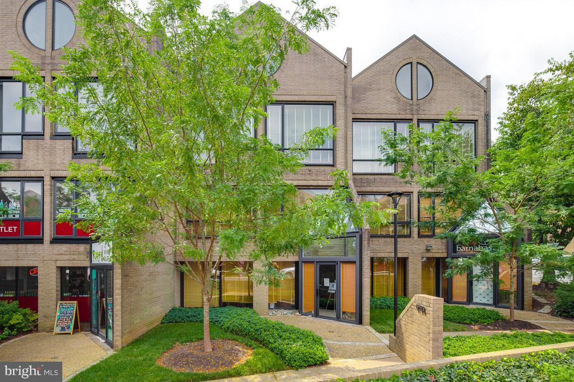 CURRAN SQUARE - Commercial Sale