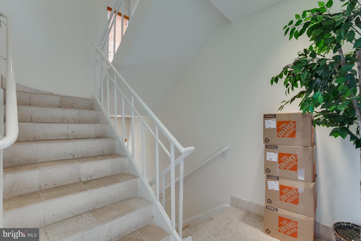 CURRAN SQUARE - Commercial Sale