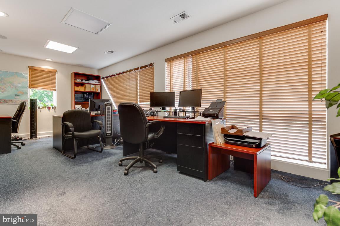 CURRAN SQUARE - Commercial Sale