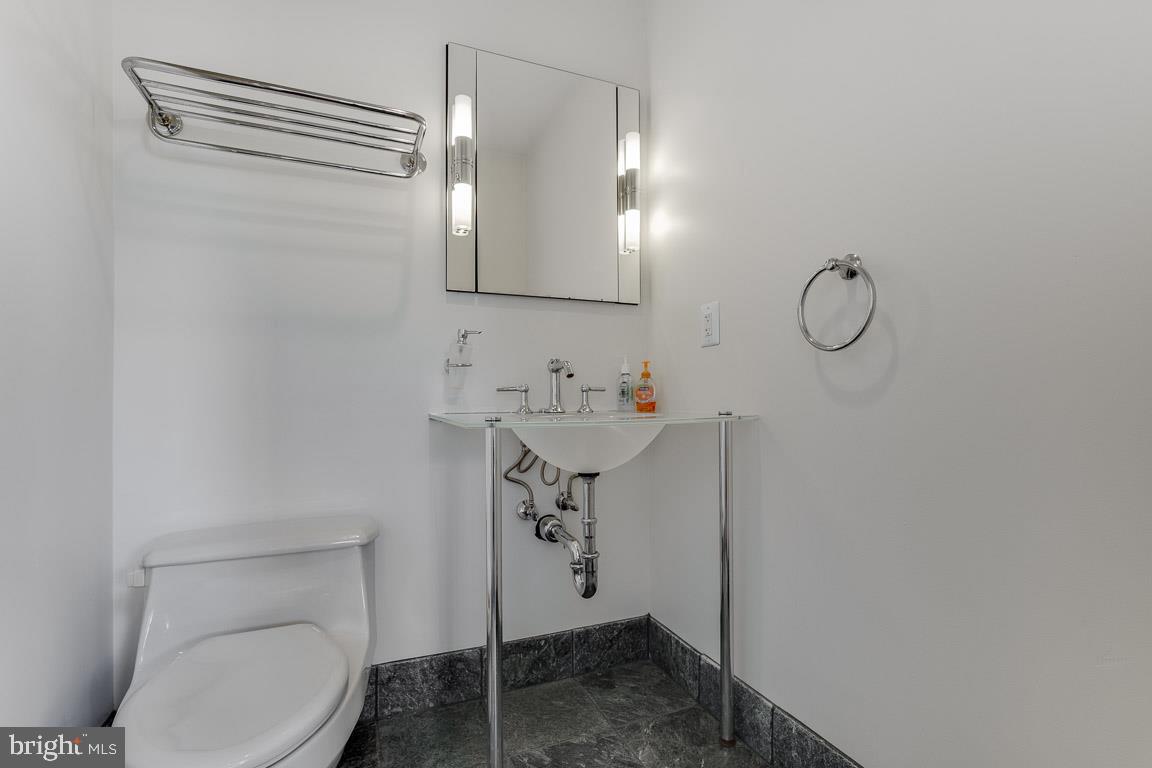 CURRAN SQUARE - Commercial Sale