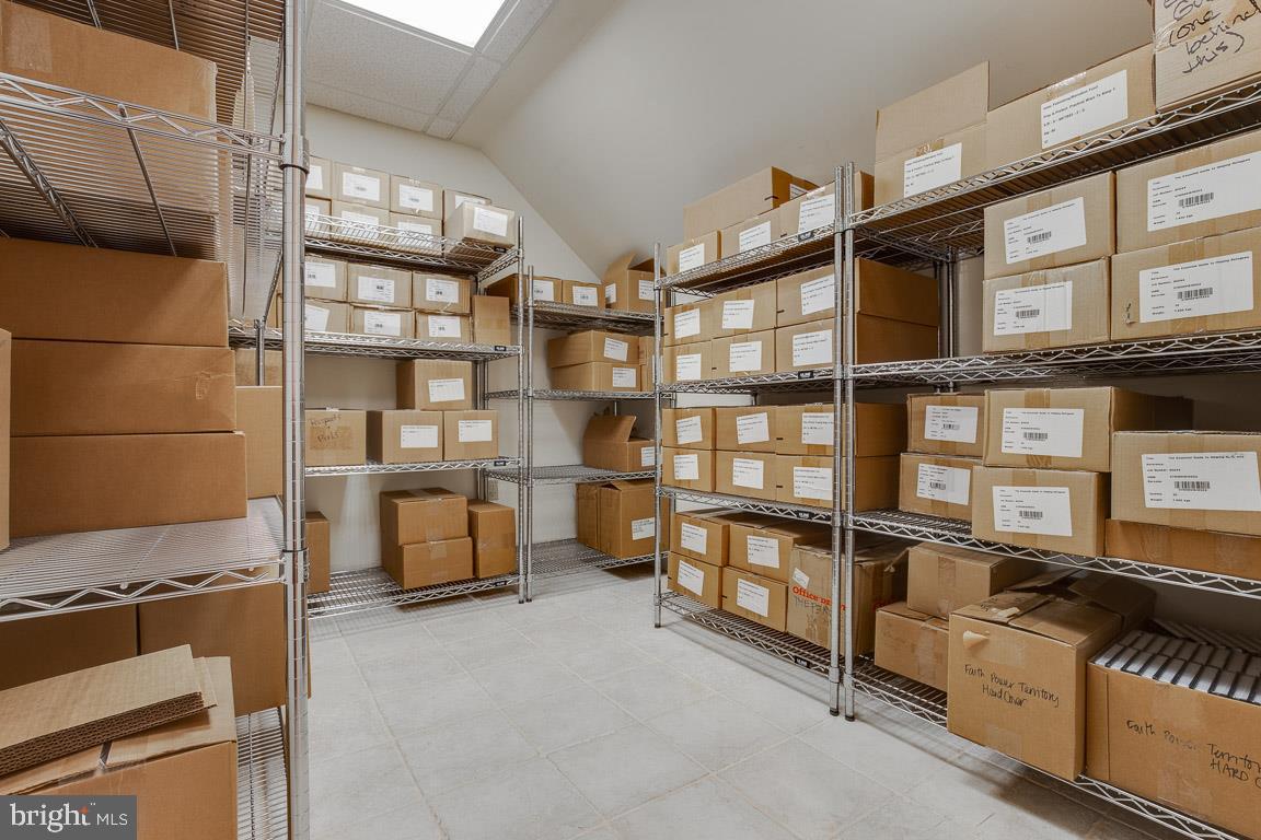 CURRAN SQUARE - Commercial Sale