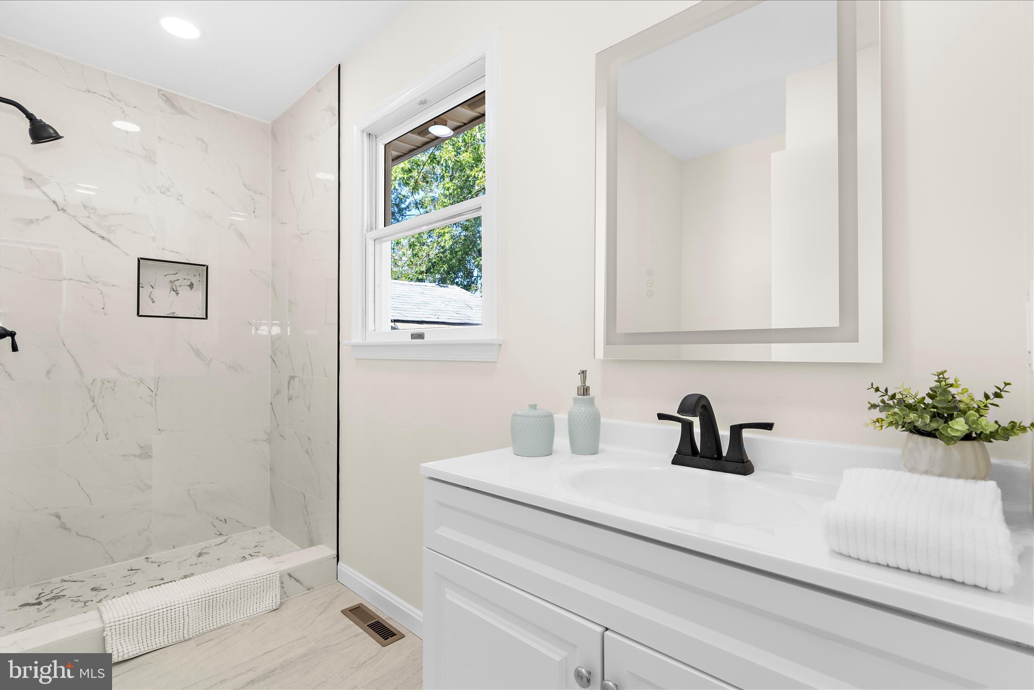 BENTON'S COCKEY LANE - Residential