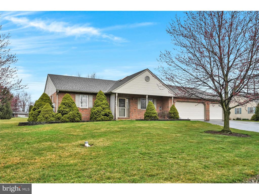 Photo of 136 MILLSTONE DR, DENVER, PA 17517 (MLS # PALA2032638)