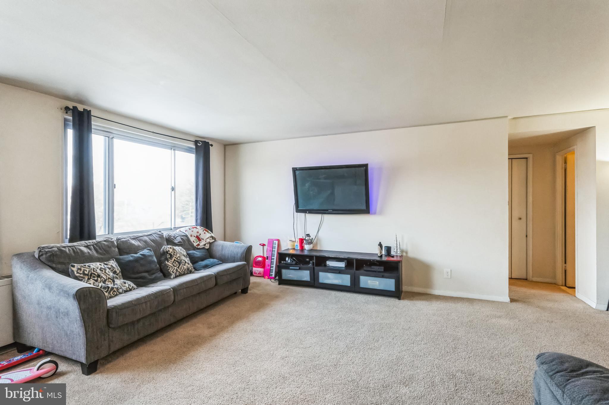 1900 LYTTONSVILLE ROAD 818