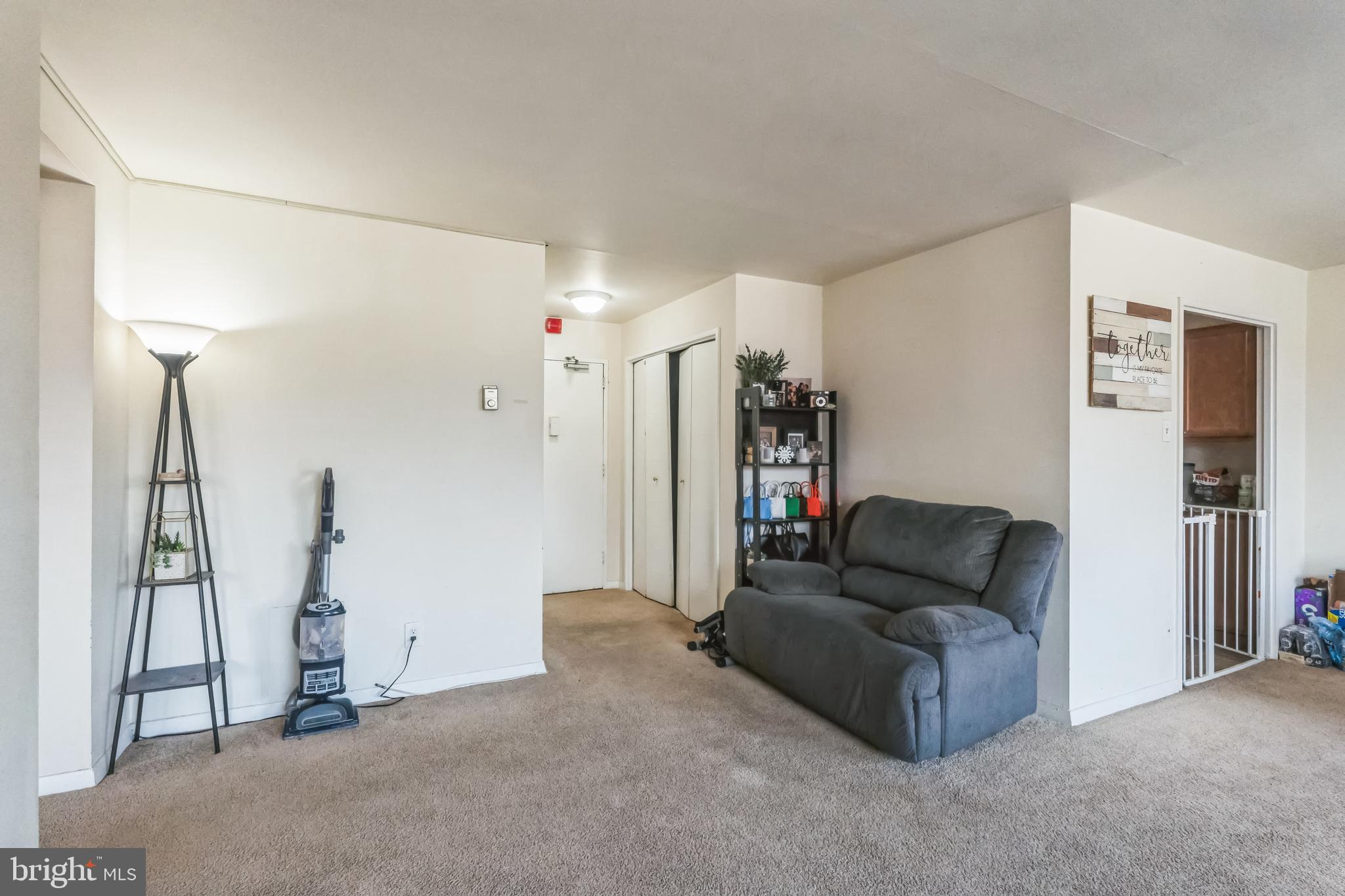 1900 LYTTONSVILLE ROAD 818