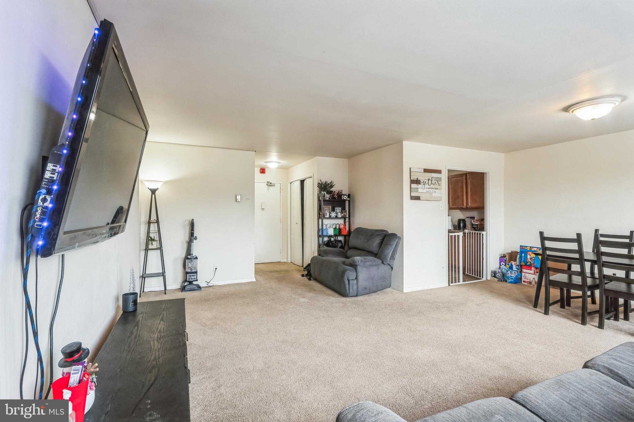 1900 LYTTONSVILLE ROAD 818