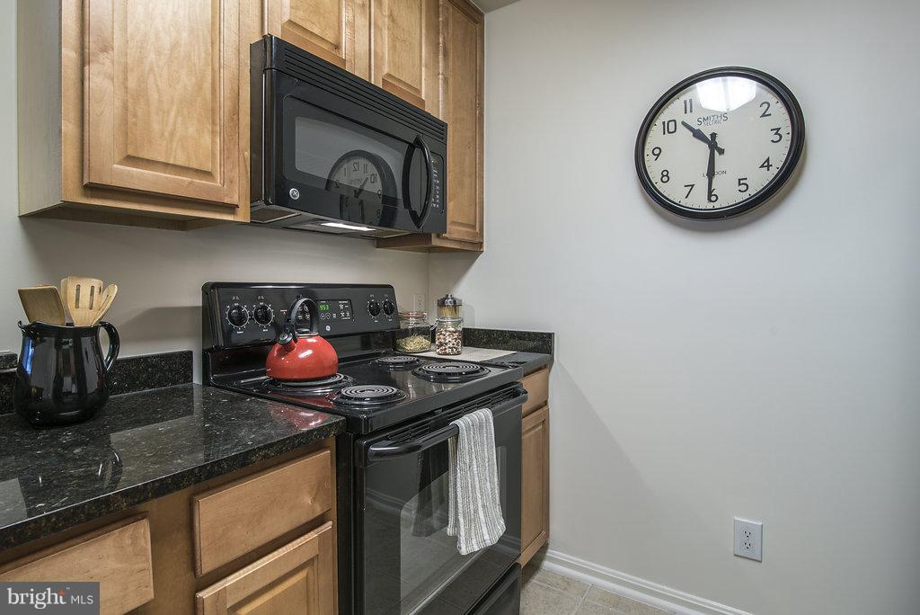 FOUR WINDS AT OAKTON - Residential