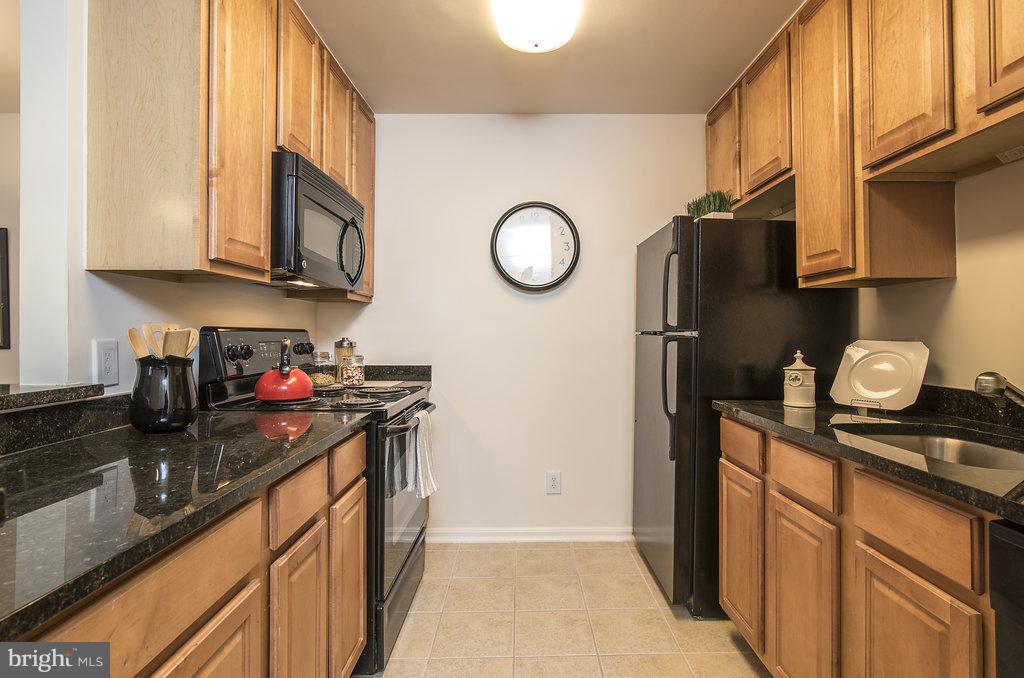 FOUR WINDS AT OAKTON - Residential