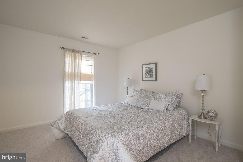 FOUR WINDS AT OAKTON - Residential