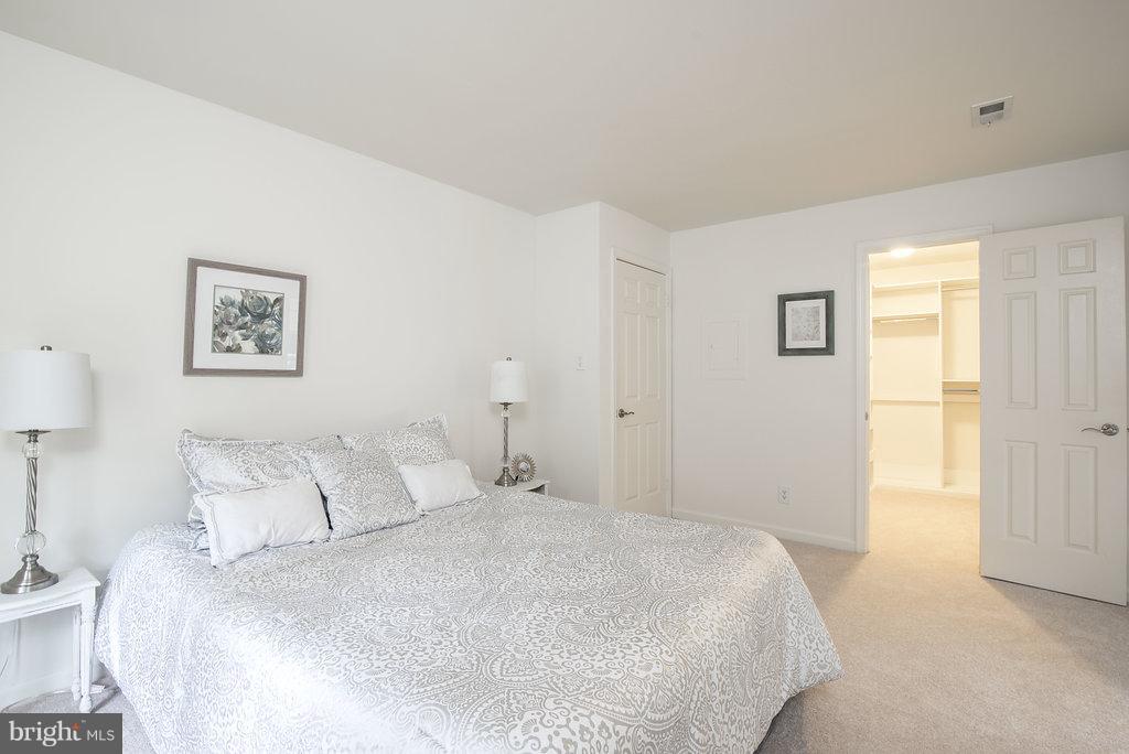 FOUR WINDS AT OAKTON - Residential