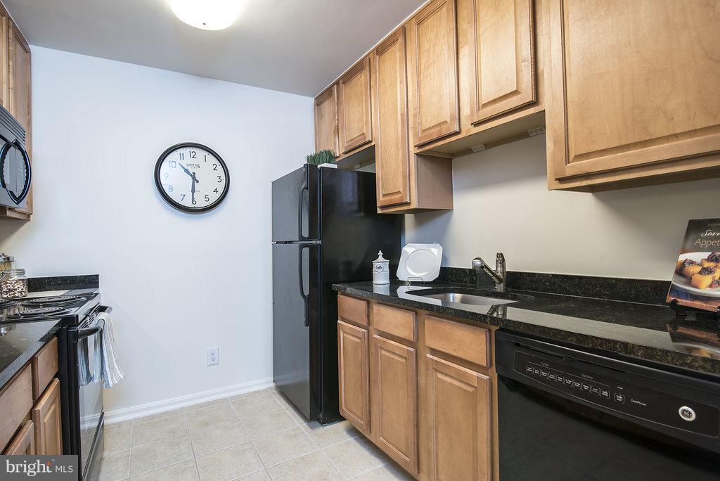 FOUR WINDS AT OAKTON - Residential