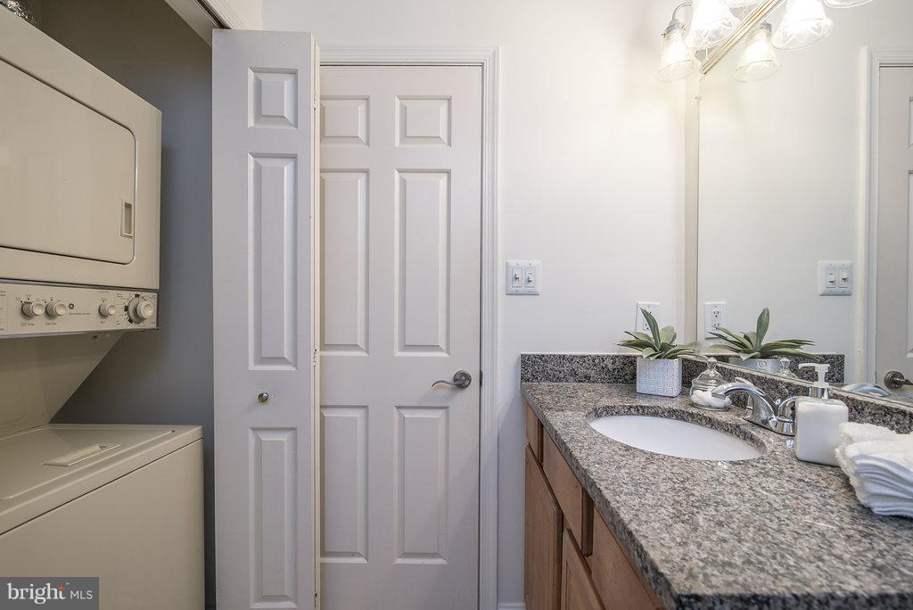 FOUR WINDS AT OAKTON - Residential