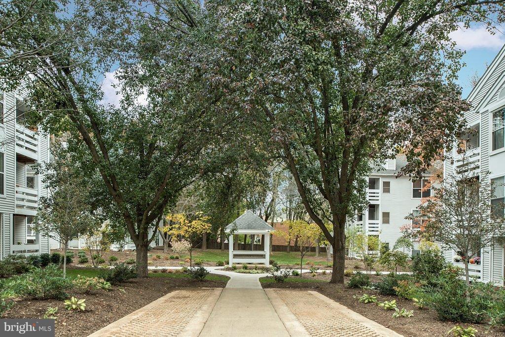 FOUR WINDS AT OAKTON - Residential