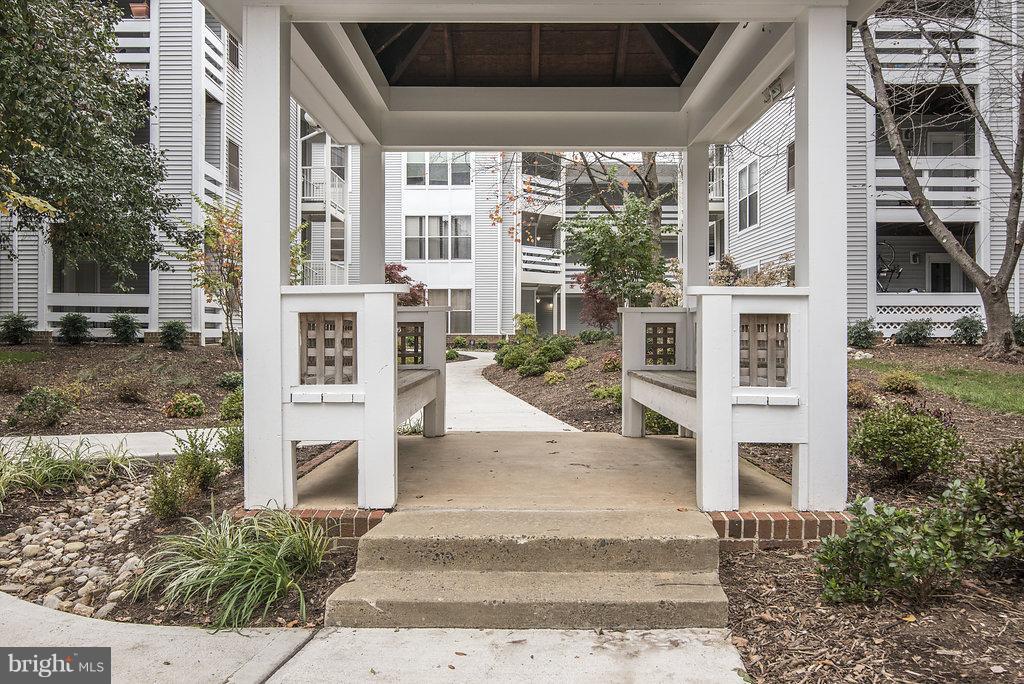 FOUR WINDS AT OAKTON - Residential