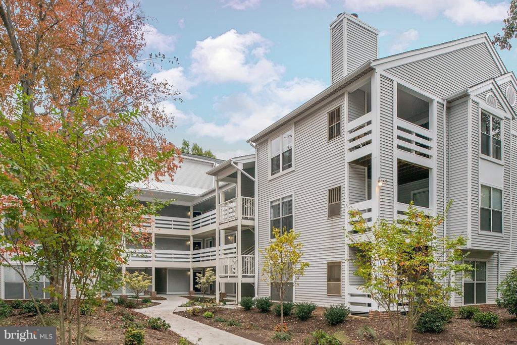 FOUR WINDS AT OAKTON - Residential