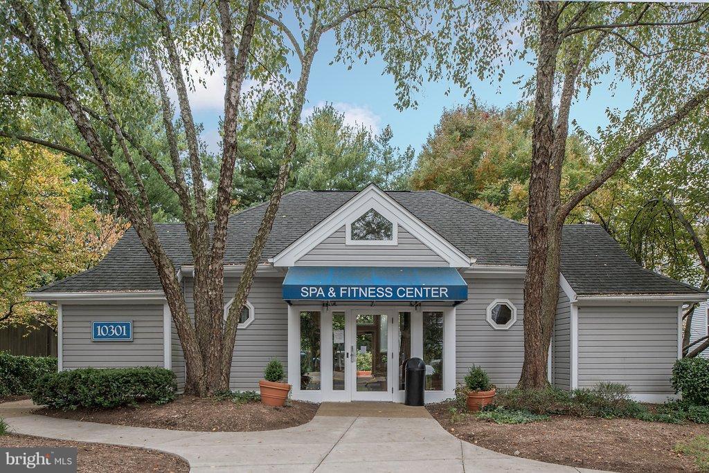 FOUR WINDS AT OAKTON - Residential