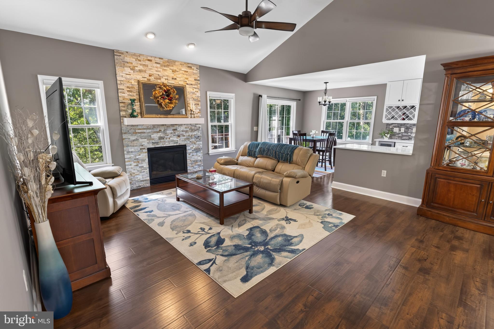 220 CREEKSIDE DRIVE