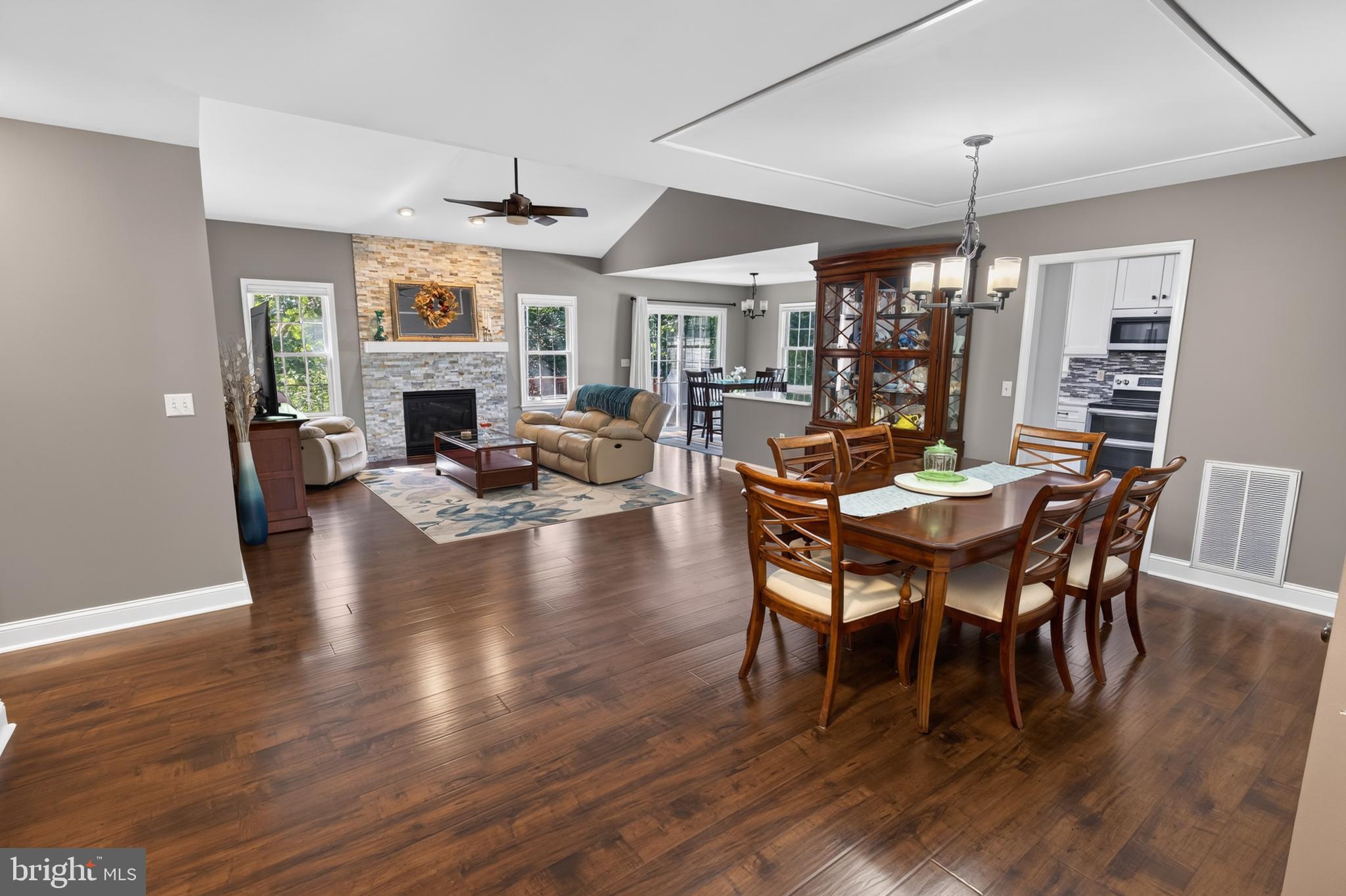 220 CREEKSIDE DRIVE