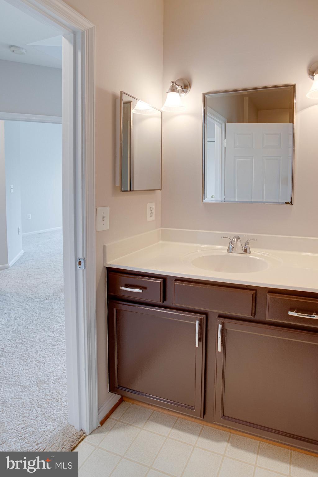 RANDOM HILLS - Residential Lease