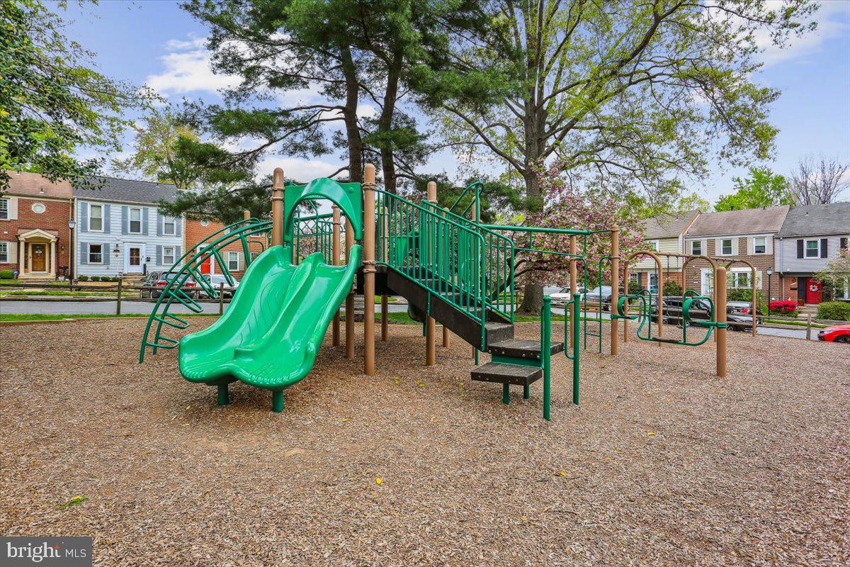 ROCKSHIRE TOWNHOMES - Residential