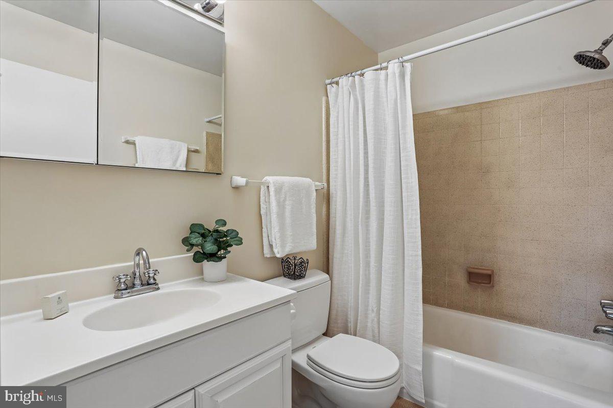 ROCKSHIRE TOWNHOMES - Residential
