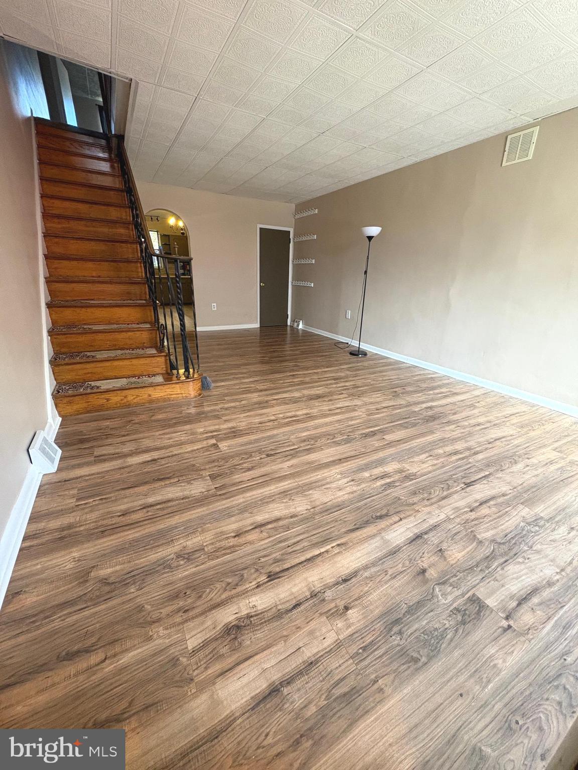 2424 S MARSHALL STREET