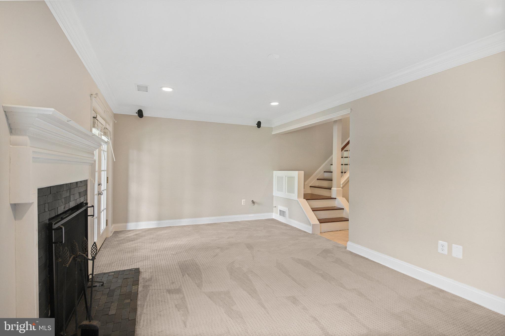 ASHBURN VILLAGE - Residential