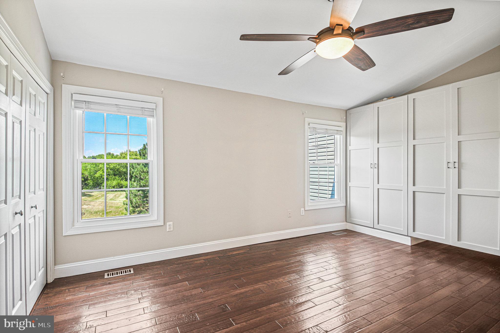 ASHBURN VILLAGE - Residential