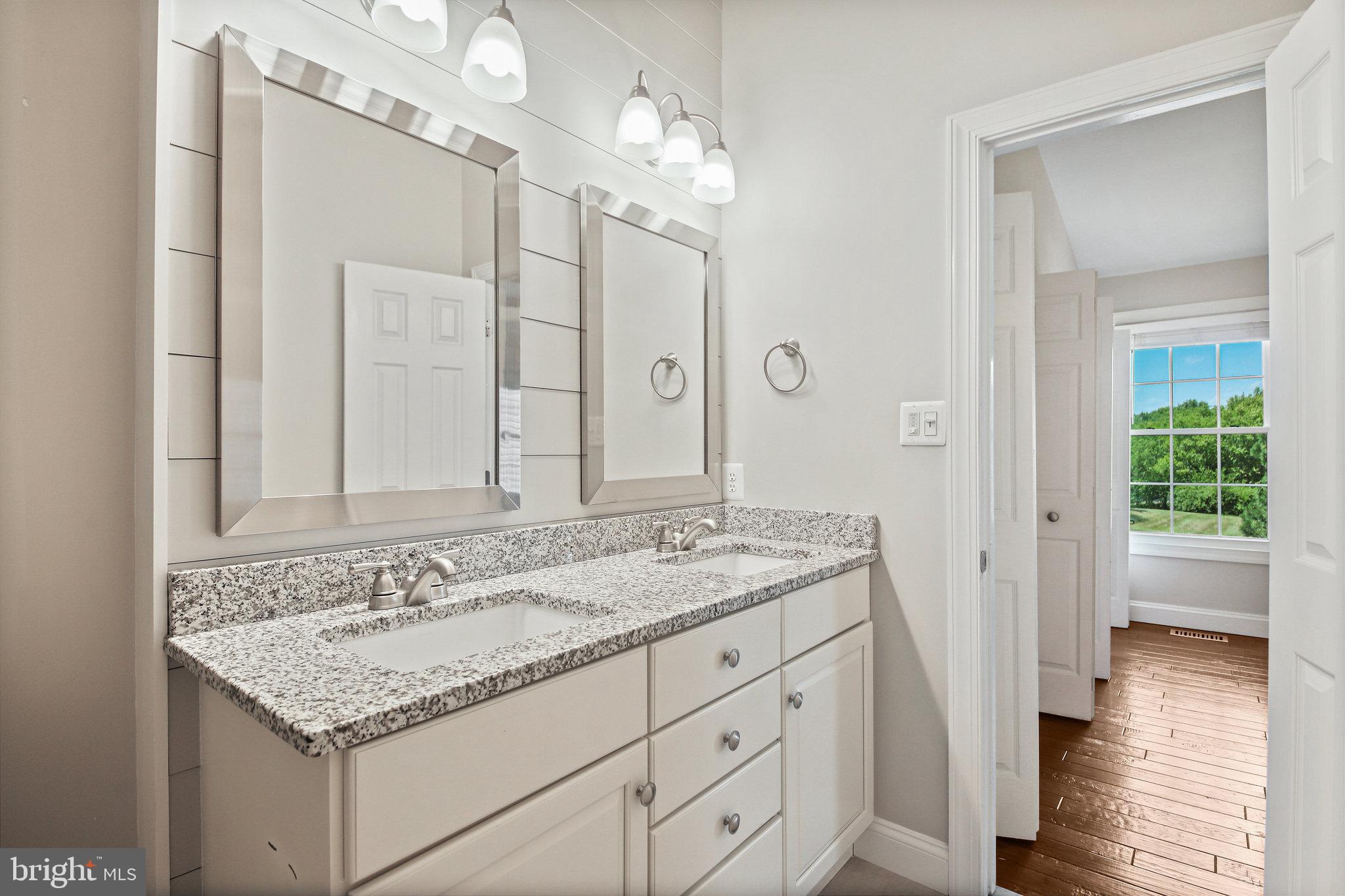 ASHBURN VILLAGE - Residential