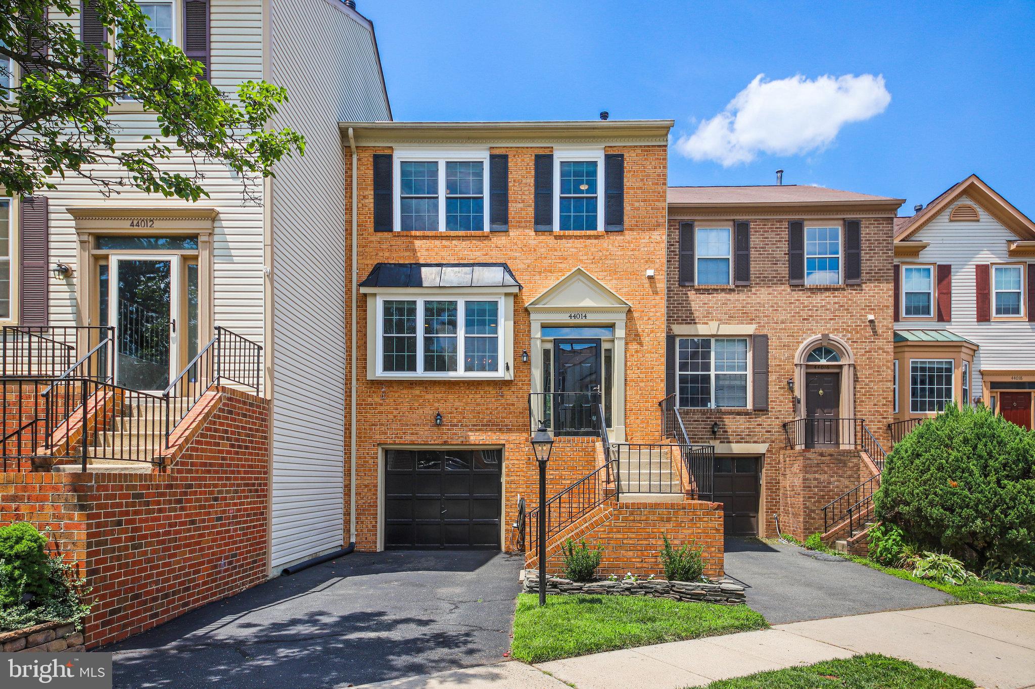 ASHBURN VILLAGE - Residential