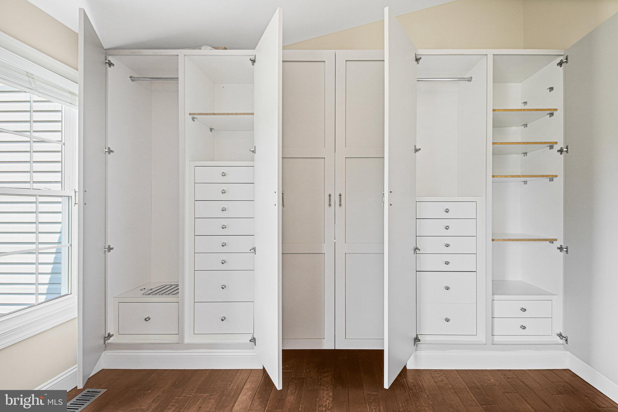 ASHBURN VILLAGE - Residential