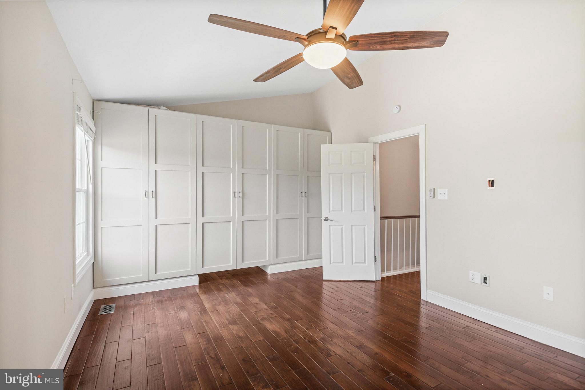 ASHBURN VILLAGE - Residential