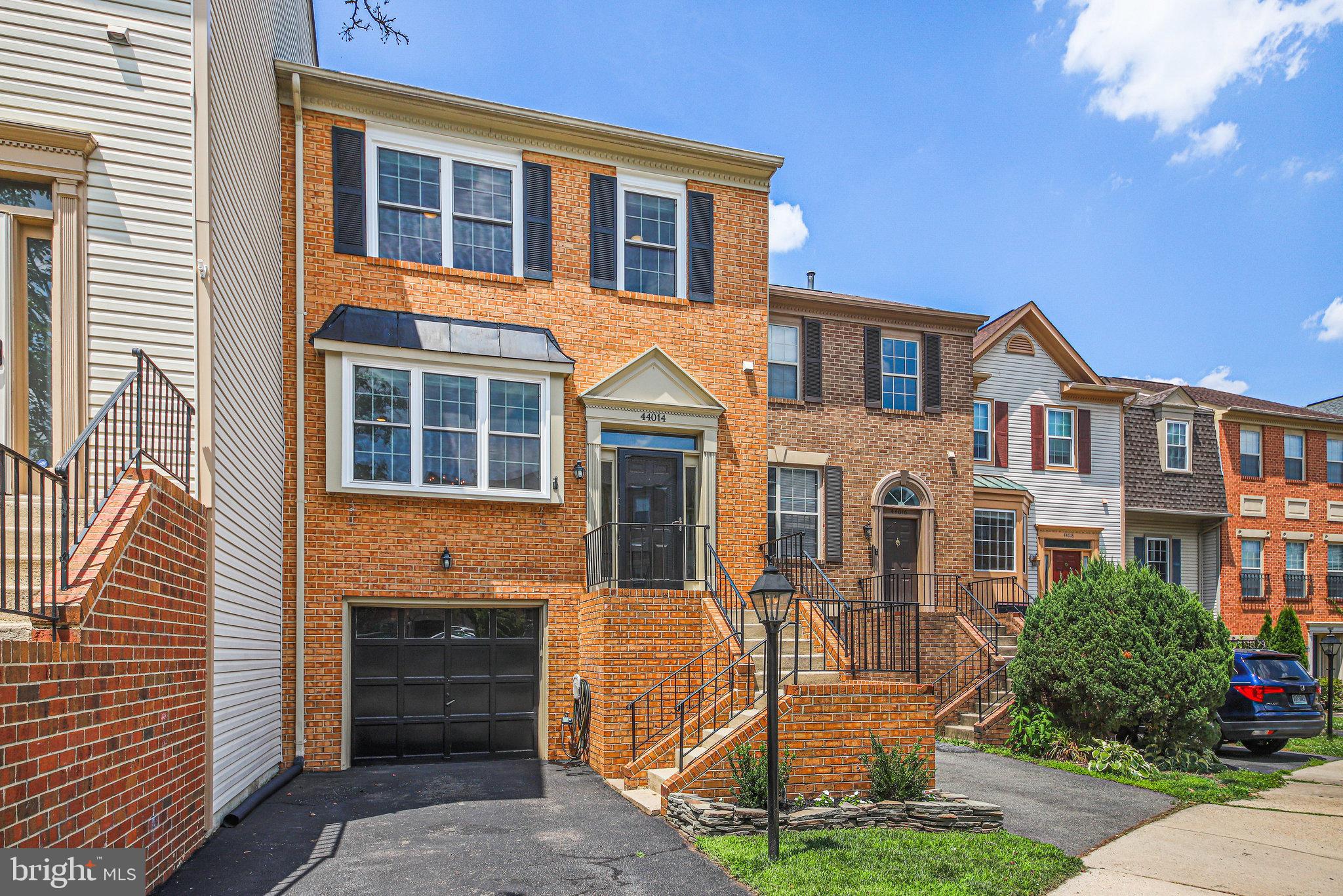 ASHBURN VILLAGE - Residential