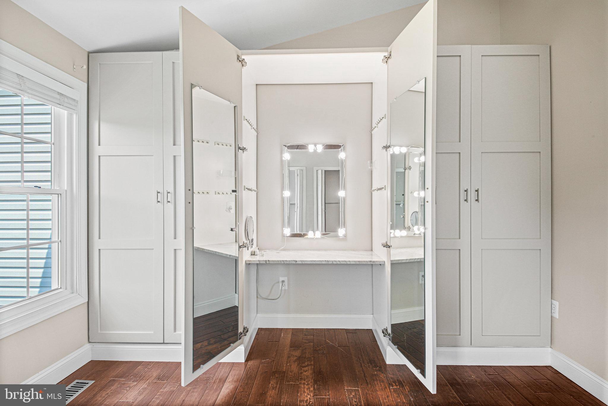 ASHBURN VILLAGE - Residential