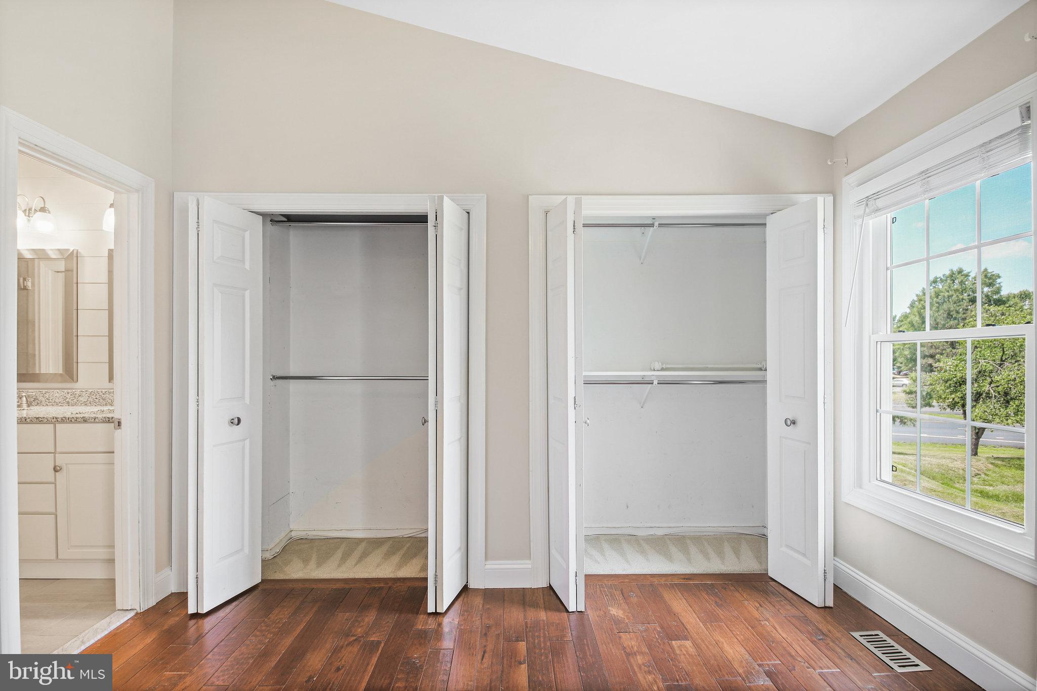 ASHBURN VILLAGE - Residential