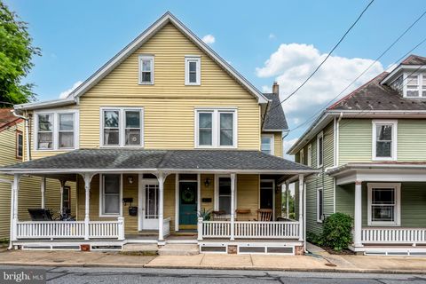 Photo of 110 E Lincoln Avenue, LITITZ, PA 17543 (MLS # PALA2074430)