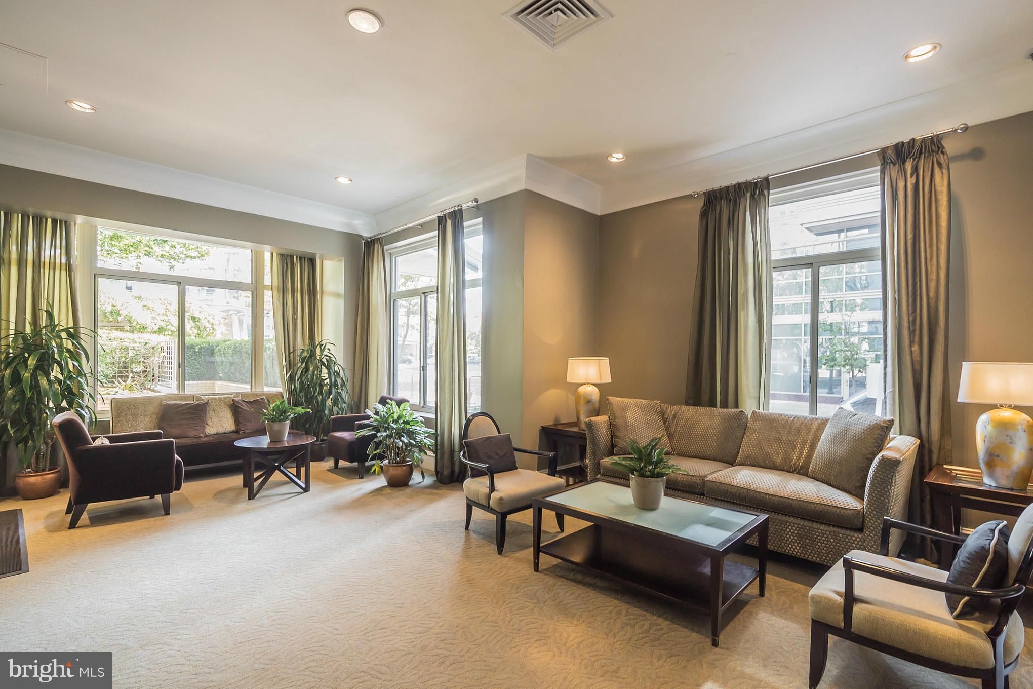 851 N GLEBE ROAD 211