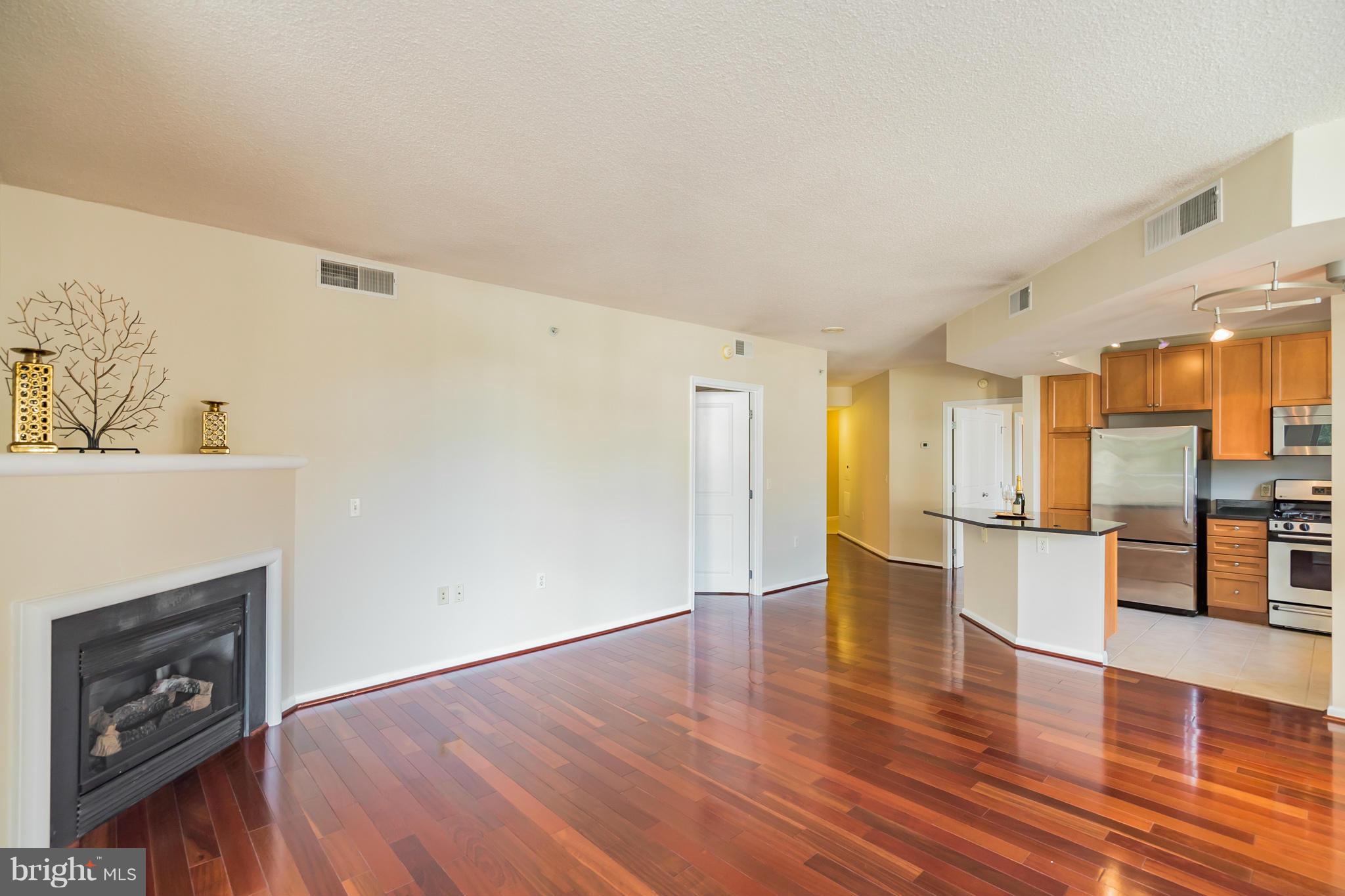 851 N GLEBE ROAD 211