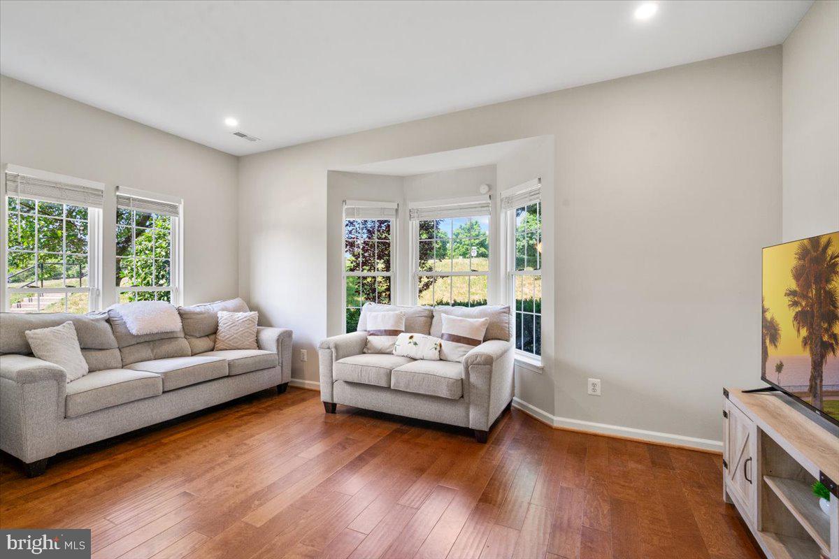 COMPTON VILLAGE - Residential