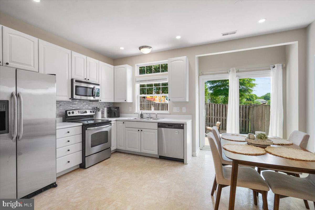 COMPTON VILLAGE - Residential