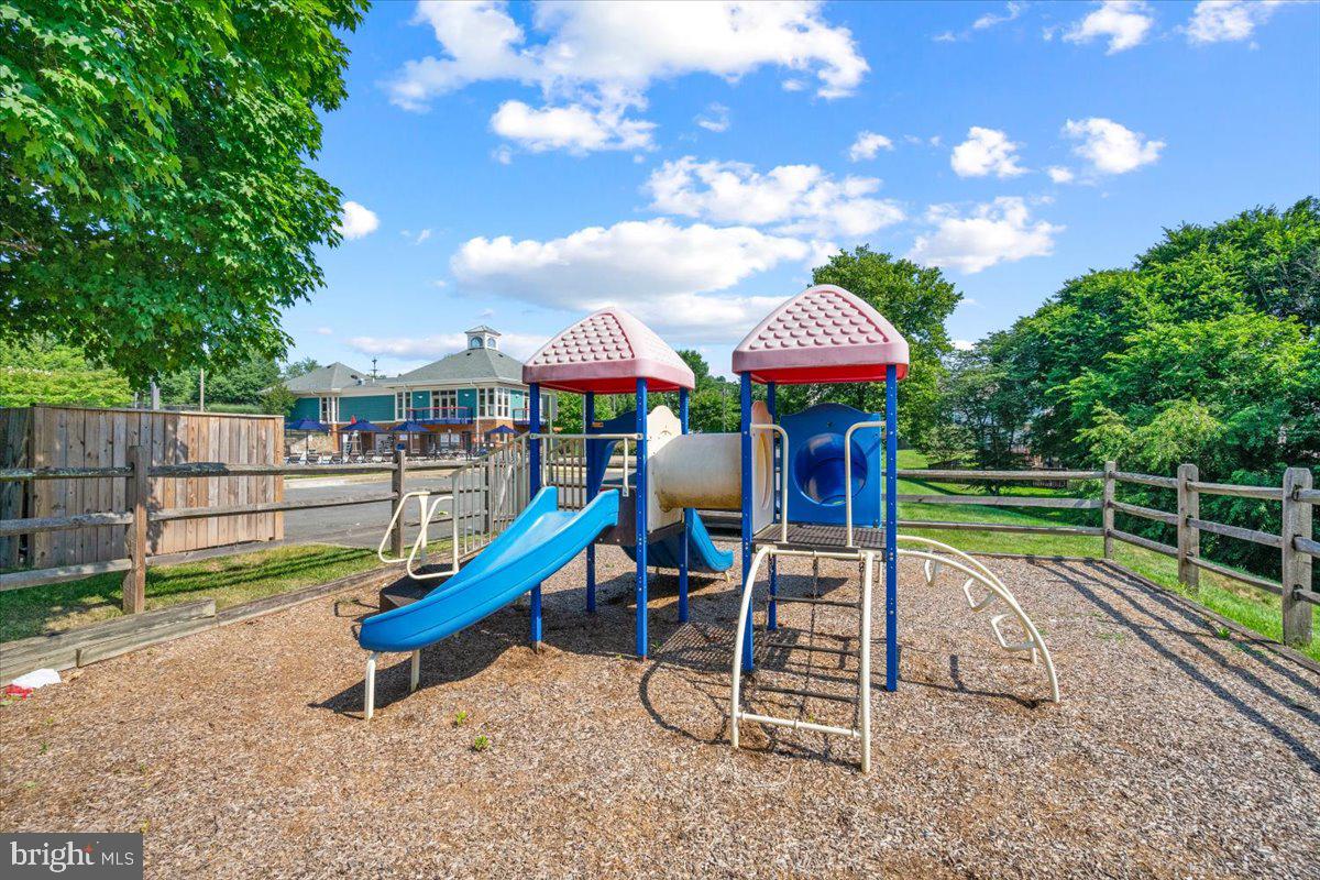 COMPTON VILLAGE - Residential