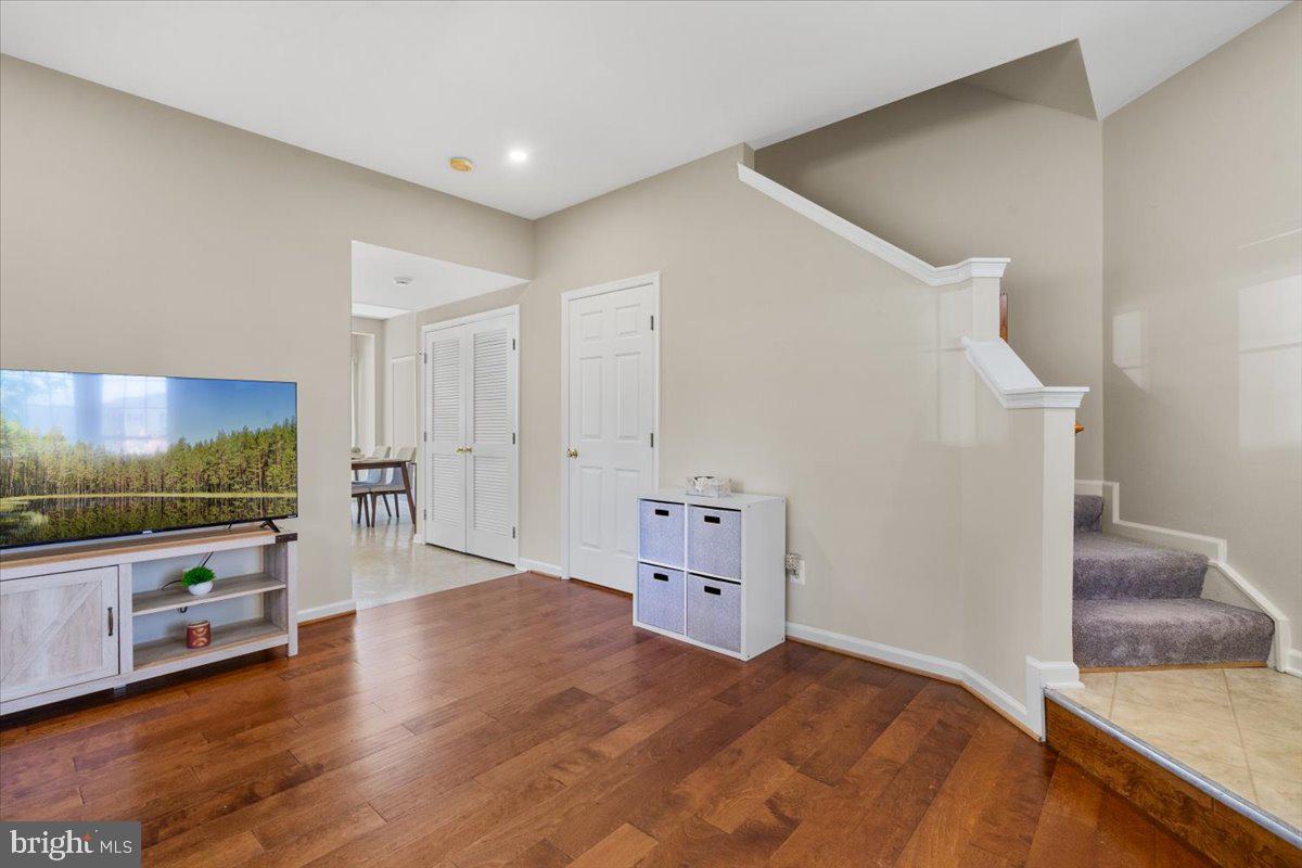 COMPTON VILLAGE - Residential