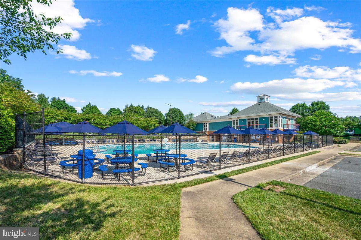 COMPTON VILLAGE - Residential