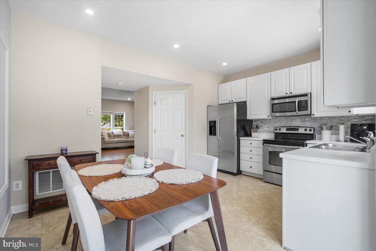 COMPTON VILLAGE - Residential