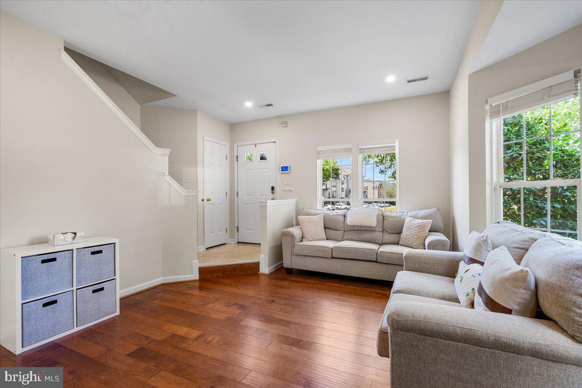 COMPTON VILLAGE - Residential