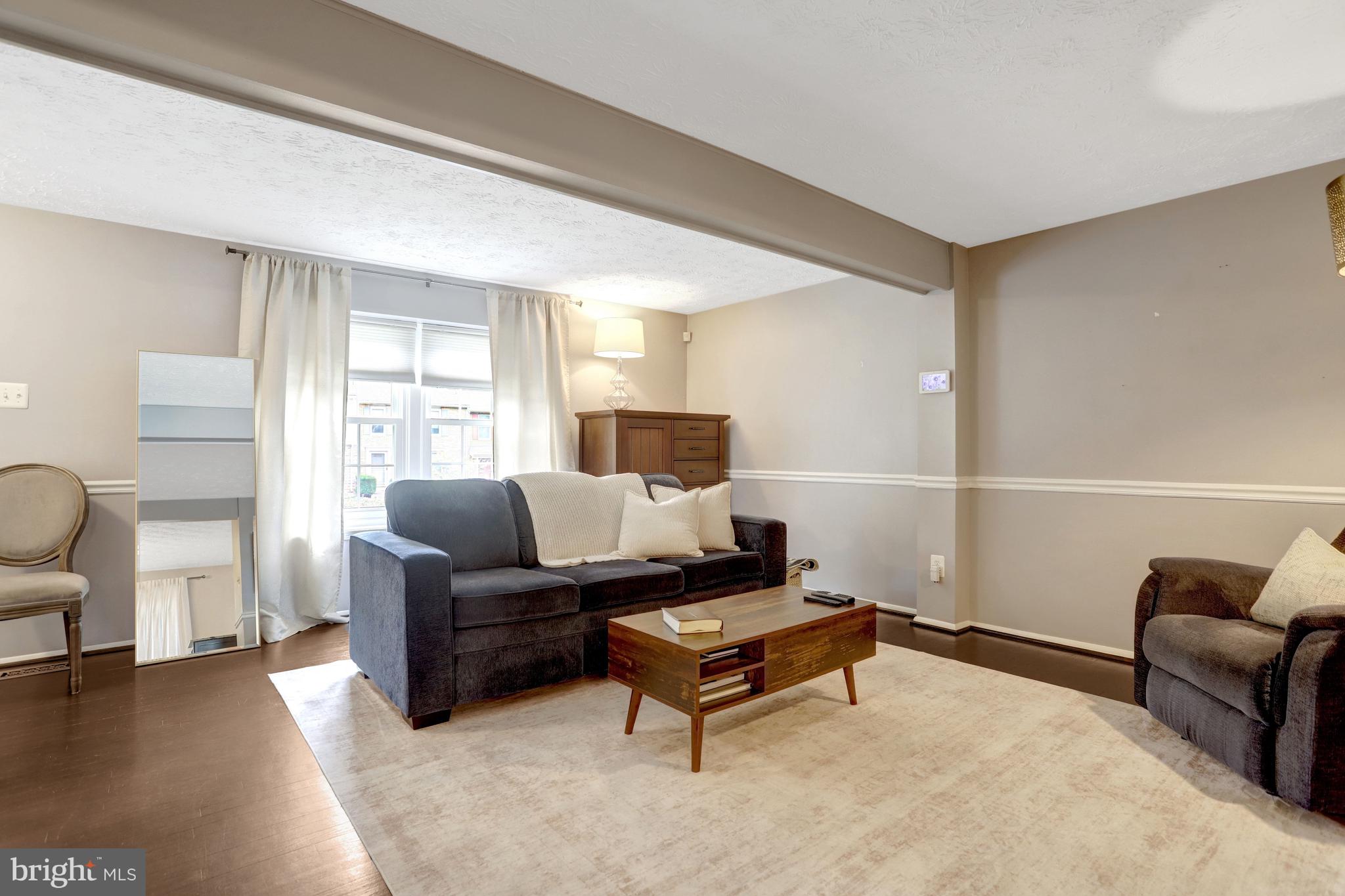 7418 GOLDEN HORSESHOE