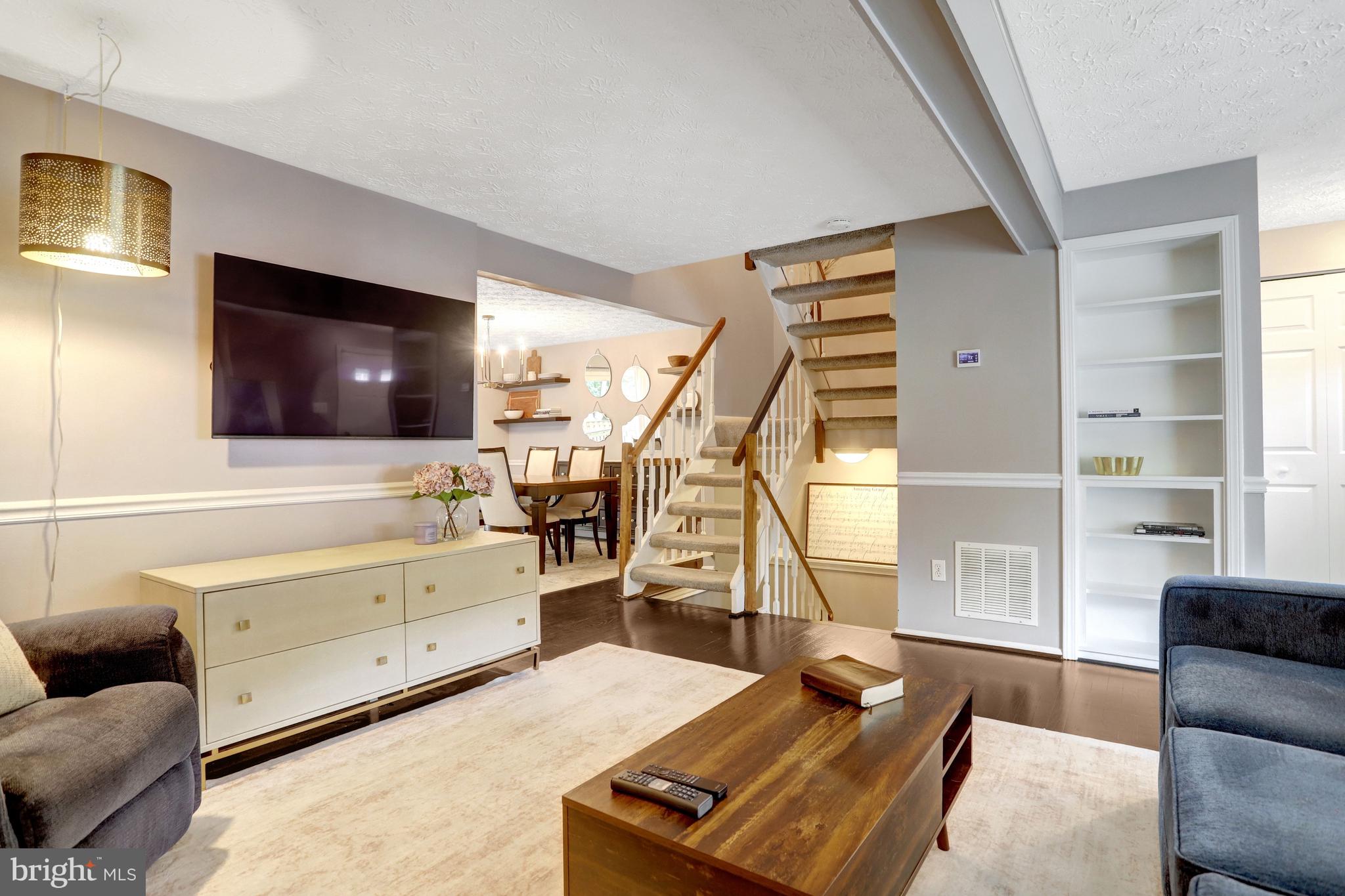 7418 GOLDEN HORSESHOE