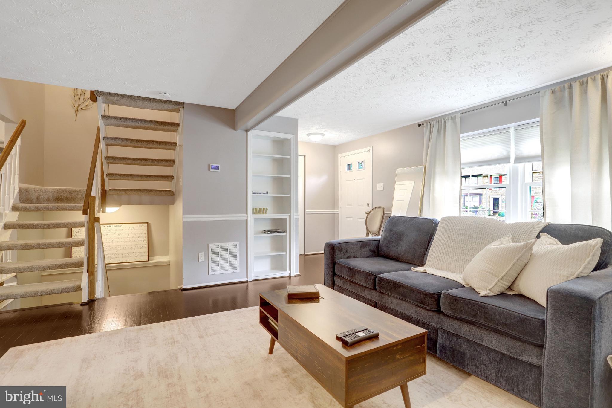 7418 GOLDEN HORSESHOE
