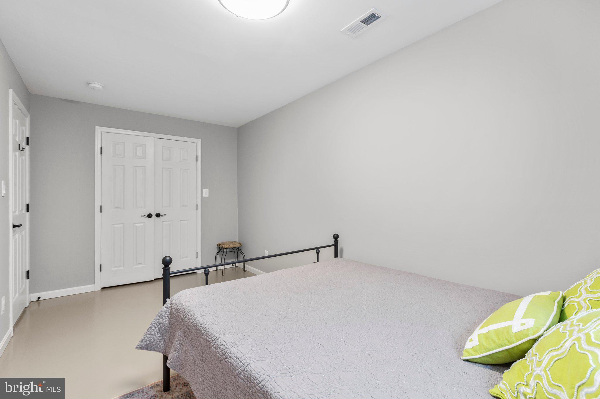 LAKESIDE - Residential