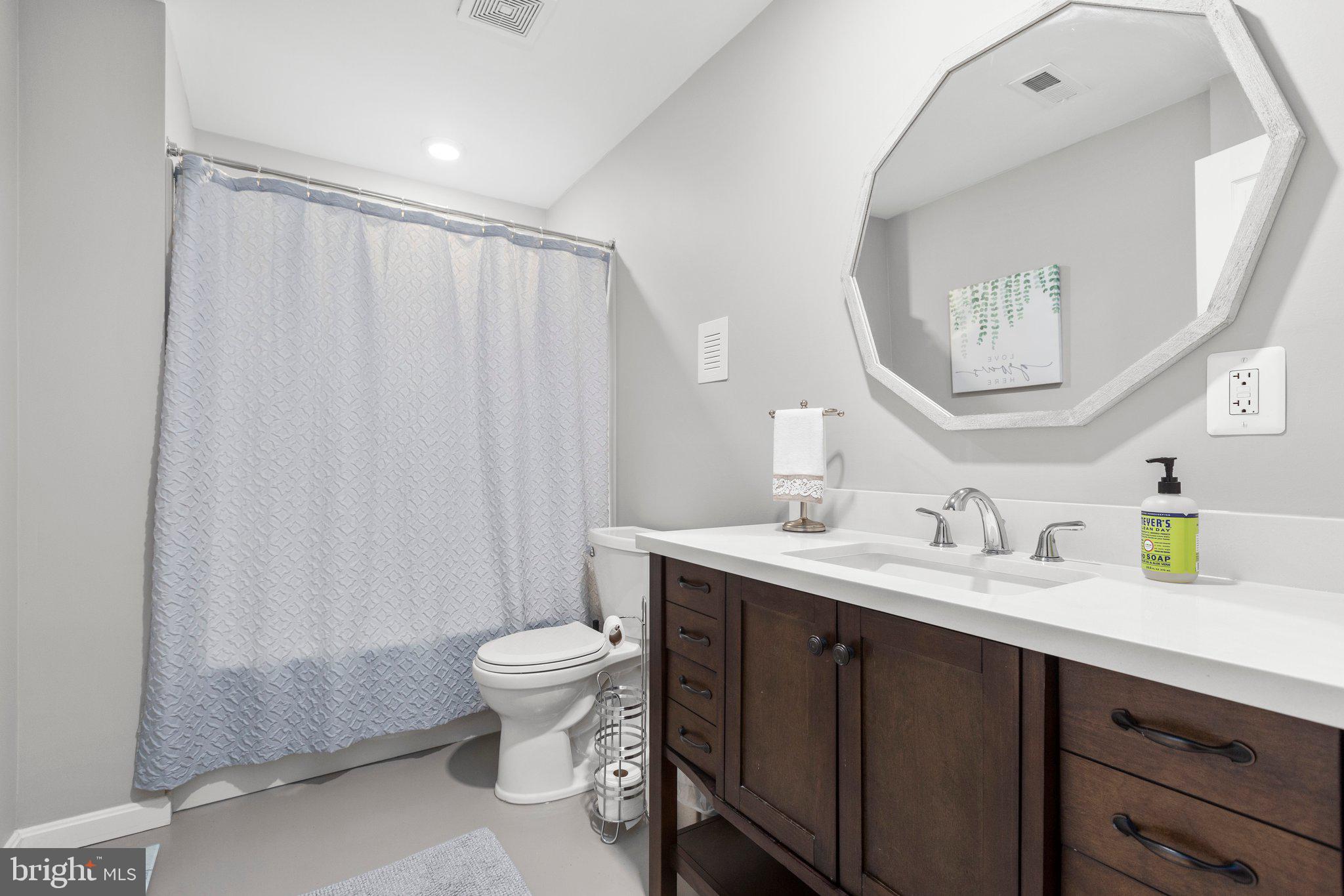 LAKESIDE - Residential